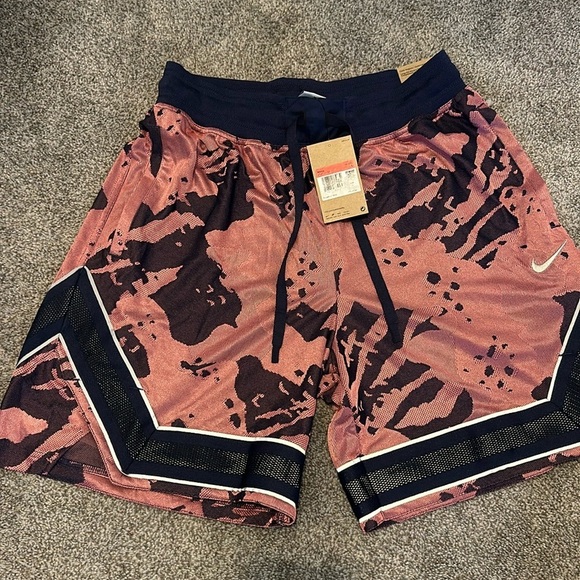 1 - Nike mesh basketball shorts - Picture 1 of 4